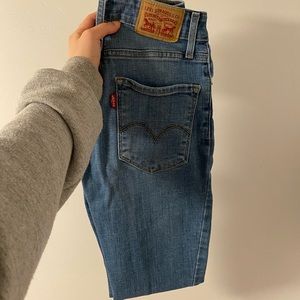 721 High Rise Skinny Levi’s -straight leg bottom